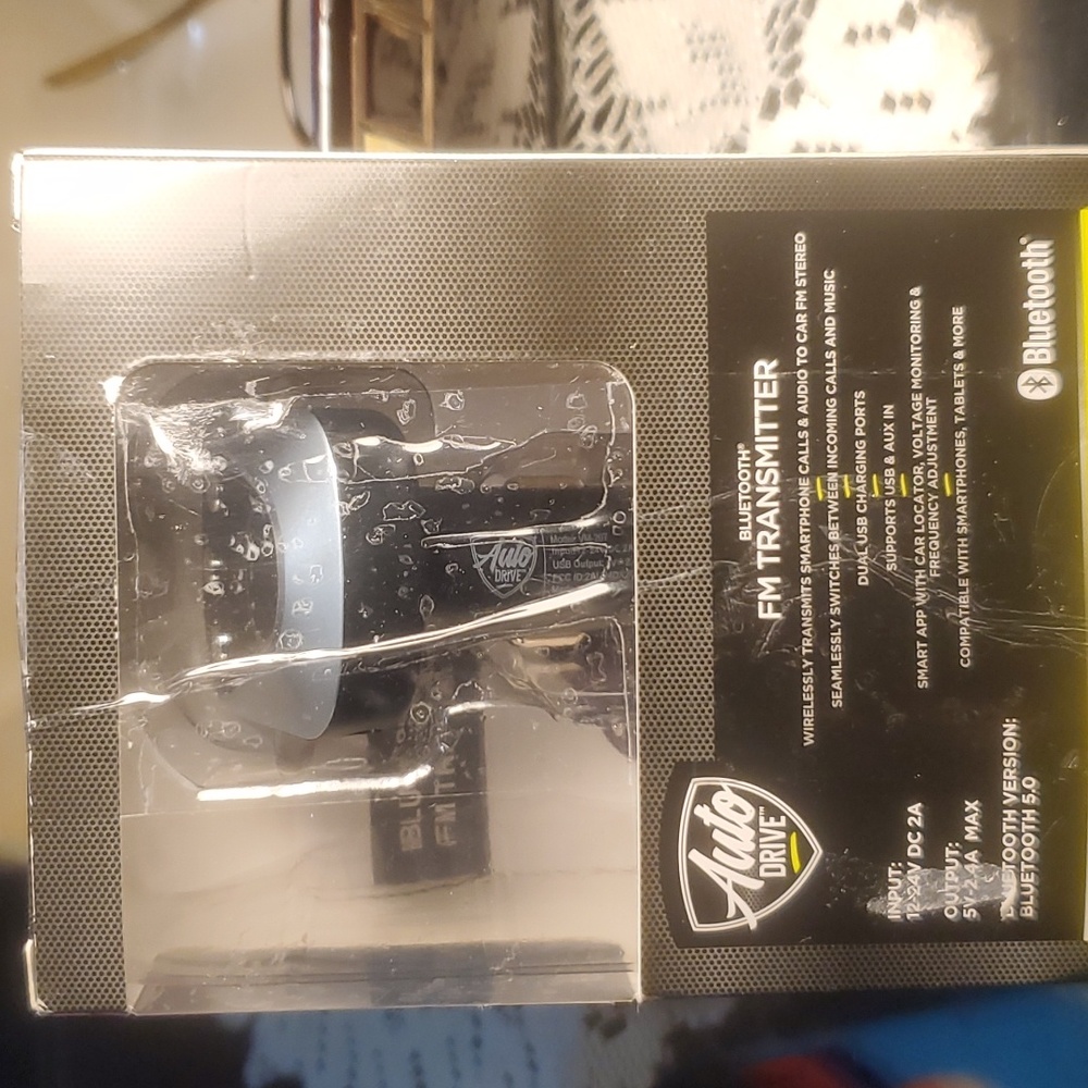 AUTO Drive  BLUETOOTH FM TRANSMITTER - Picture 2 of 6